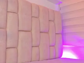 IlianaPhoenix's Live Sex Cam Show