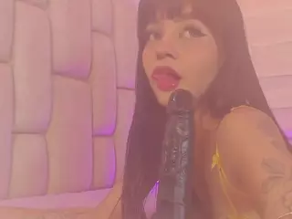 IlianaPhoenix's Live Sex Cam Show