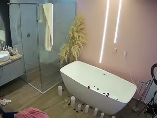 Casa Salsa Bathroom 2's Live Sex Cam Show