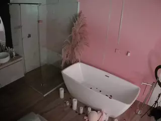 Casa Salsa Bathroom 2's Live Sex Cam Show