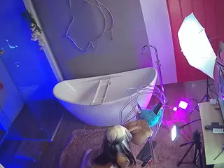 Casa Salsa Bathroom 5's Live Sex Cam Show