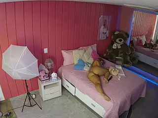Casa Salsa Bedroom 5's Live Sex Cam Show