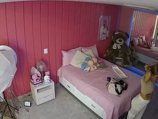Casa Salsa Bedroom 5's Live Sex Cam Show