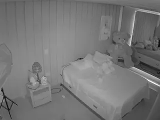 Casa Salsa Bedroom 5's Live Sex Cam Show