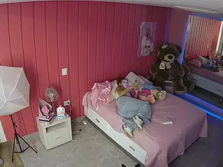 Casa Salsa Bedroom 5's Live Sex Cam Show