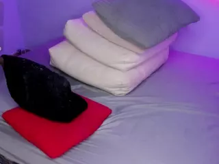 sara_and_lion's Live Sex Cam Show