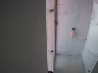 voyeurcam casa salsa shower 1's Live Sex Cam Show