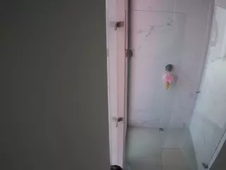 voyeurcam casa salsa shower 1's Live Sex Cam Show