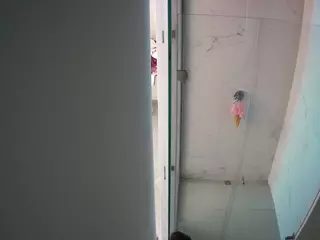 voyeurcam casa salsa shower 1's Live Sex Cam Show