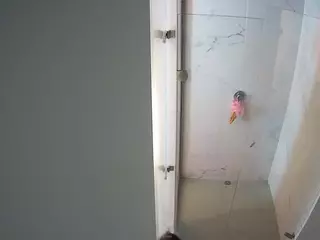 voyeurcam casa salsa shower 1's Live Sex Cam Show