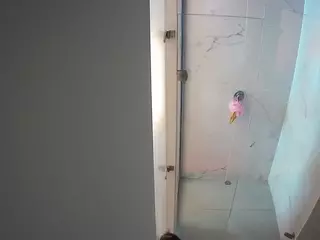 voyeurcam casa salsa shower 1's Live Sex Cam Show