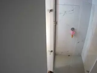 voyeurcam casa salsa shower 1's Live Sex Cam Show