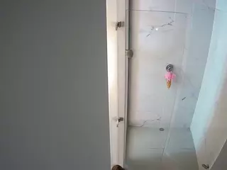 voyeurcam casa salsa shower 1's Live Sex Cam Show