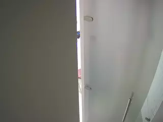 voyeurcam casa salsa shower 1's Live Sex Cam Show