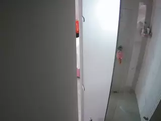 voyeurcam casa salsa shower 1's Live Sex Cam Show