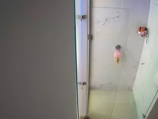 voyeurcam casa salsa shower 1's Live Sex Cam Show