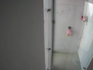 voyeurcam casa salsa shower 1's Live Sex Cam Show