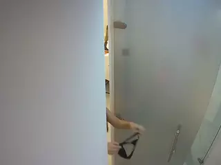 voyeurcam casa salsa shower 1's Live Sex Cam Show