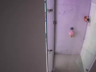 voyeurcam casa salsa shower 1's Live Sex Cam Show