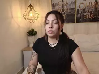 IssaReel's Live Sex Cam Show