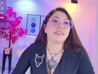 IssaReel's Live Sex Cam Show