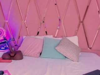 Live cam show with Mady James