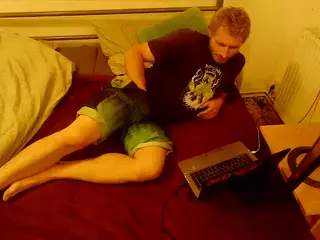 tomtech2323's Live Sex Cam Show