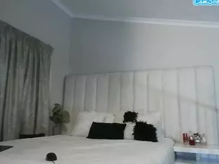 Bustygoddess32's Live Sex Cam Show