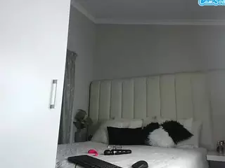 Bustygoddess32's Live Sex Cam Show