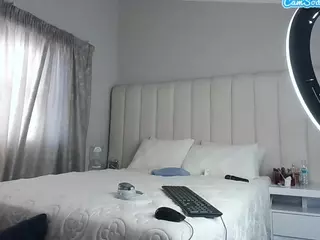 Bustygoddess32's Live Sex Cam Show