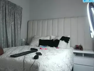 Bustygoddess32's Live Sex Cam Show
