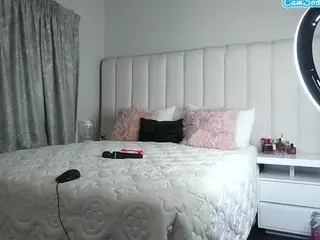 Bustygoddess32's Live Sex Cam Show