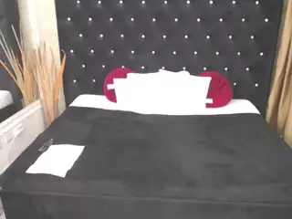 Lillyhott's Live Sex Cam Show