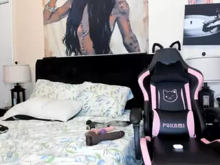 KITTIEFRECKLES's Live Sex Cam Show