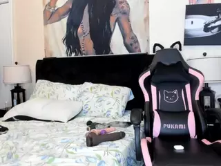 KITTIEFRECKLES's Live Sex Cam Show