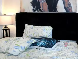 KITTIEFRECKLES's Live Sex Cam Show