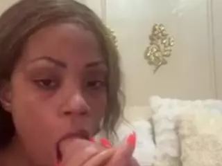 KITTIEFRECKLES's Live Sex Cam Show