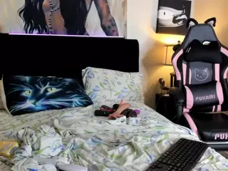 KITTIEFRECKLES's Live Sex Cam Show
