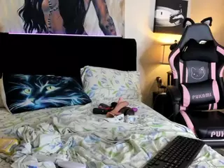 KITTIEFRECKLES's Live Sex Cam Show
