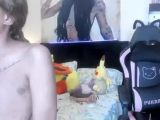 KITTIEFRECKLES's Live Sex Cam Show