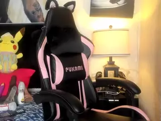 KITTIEFRECKLES's Live Sex Cam Show
