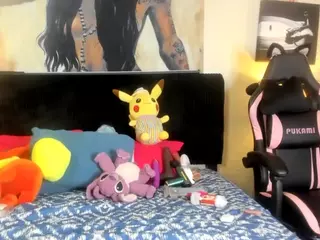 KITTIEFRECKLES's Live Sex Cam Show