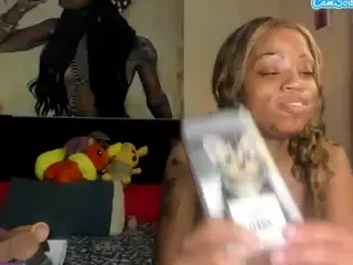 KITTIEFRECKLES's Live Sex Cam Show