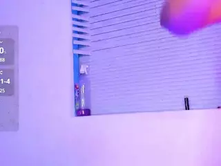 LovelyNicki's Live Sex Cam Show