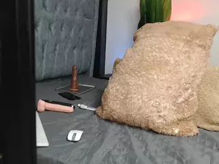 Nisha-Lee's Live Sex Cam Show