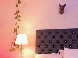 hanna-2's Live Sex Cam Show