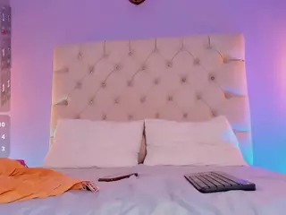 hanna-2's Live Sex Cam Show