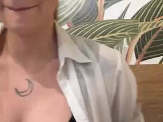 Selene Cano's Live Sex Cam Show