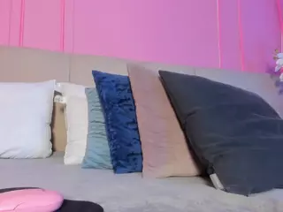 Spicy Emely's Live Sex Cam Show
