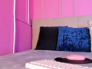 Spicy Emely's Live Sex Cam Show